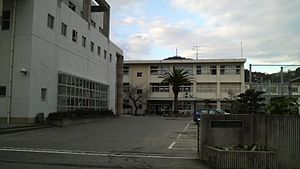 中学校：徳島市立八万中学校　1802m