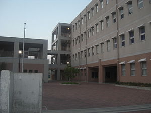 中学校：徳島市立徳島中学校　1270m
