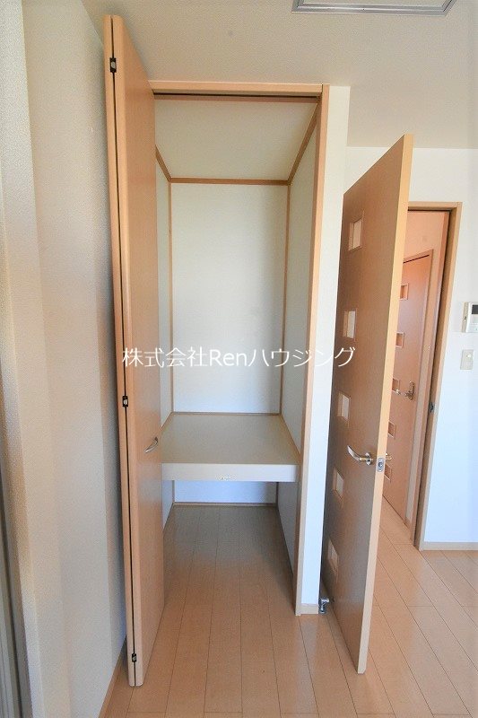 コスモセゾンⅡ リビング収納
