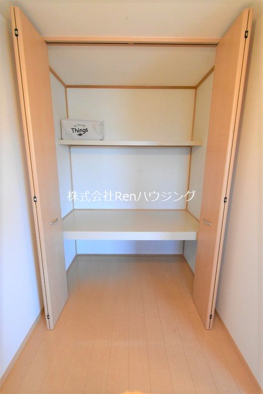 コスモセゾンⅡ リビング側洋室収納